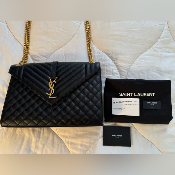 YSL shoulder bag in chevron/ diamond-quilted black leather. Gold Hardware - Picture 2 of 14